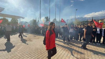 Denizli’de 4 yıl önce dart sporuyla tanışan 15 yaşındaki Ayşegül