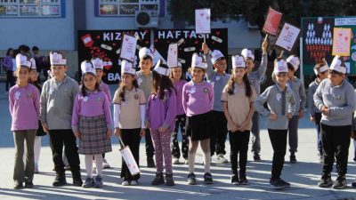 Aydın’ın Efeler ilçesinde minik öğrenciler kan bağışının önemine dikkat çekti.