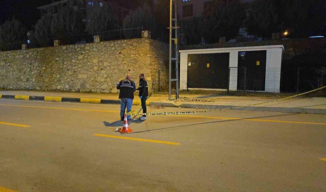 Motosiklet kaldırıma çarptı: 1 ölü, 1 yaralı Karabük’te sürücüsünün kontrolünü kaybettiği motosiklet kaldırıma çarparak sürüklendi. Kazada 1