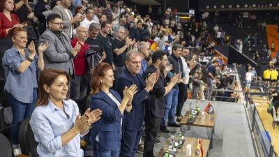 Mersin Büyükşehir Belediye Başkanı Vahap Seçer ile eşi Meral Seçer,