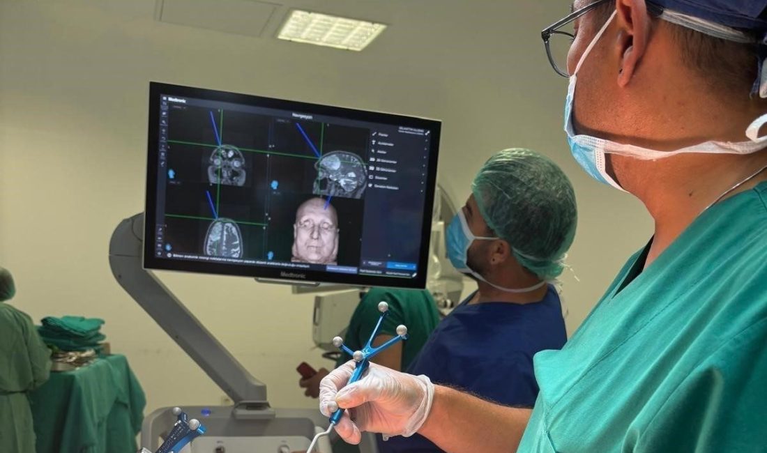 Muğla Eğitim ve Araştırma Hastanesi’nde baş ağrısı ve dengesizlik şikayeti