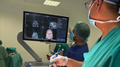 Muğla Eğitim ve Araştırma Hastanesi’nde baş ağrısı ve dengesizlik şikayeti