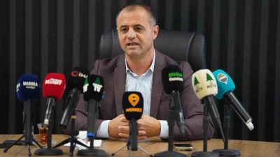 Muğlaspor Başkanı Menaf Kıyanç, kulüp tesislerinde basın mensuplarıyla bir araya