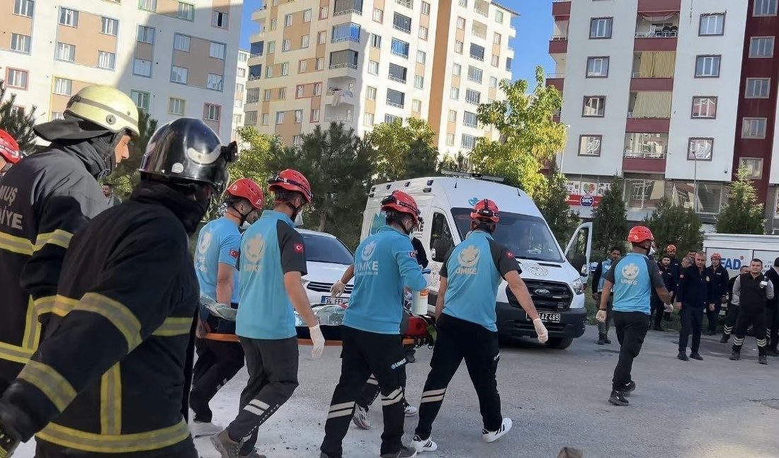 Muş Devlet Hastanesinde gerçeğini aratmayan yangın tatbikatı Muş Devlet Hastanesinde, yangın ve acil durumlara karşı hazırlık seviyesini