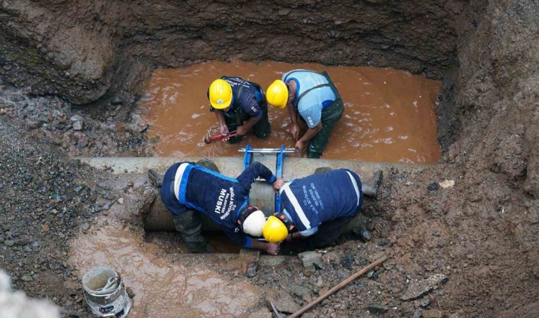 Muğla Büyükşehir Belediyesi Su ve Kanalizasyon İdaresi (MUSKİ) ekipleri, Fethiye’nin