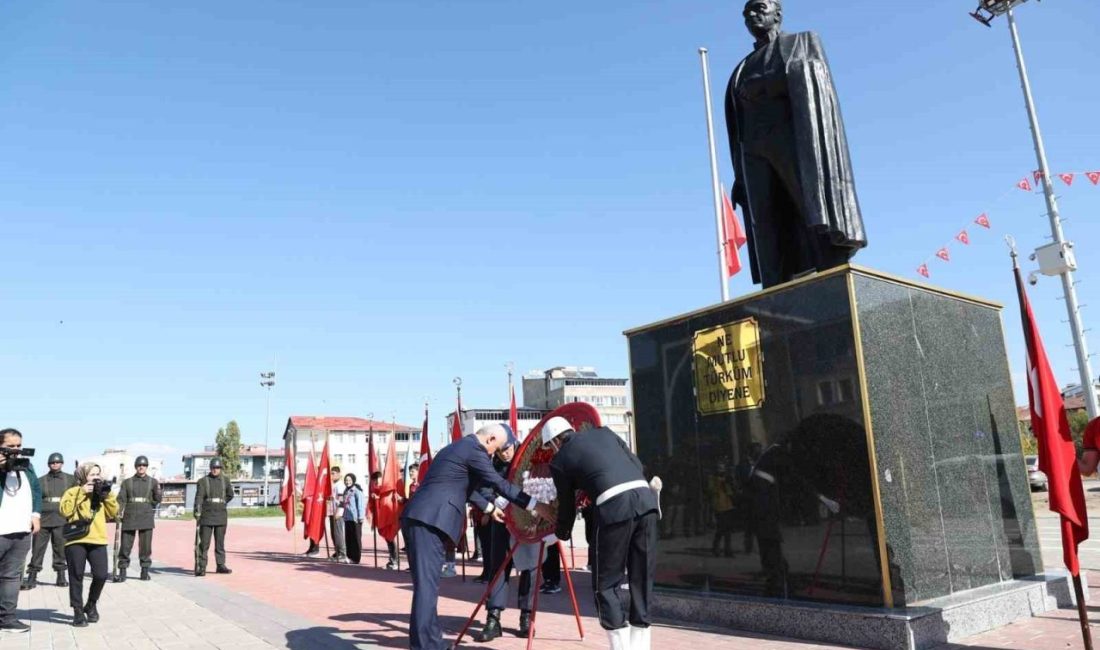 Muş’ta 29 Ekim Cumhuriyet Bayramı’nın 102. kuruluş yıl dönümü dolayısıyla
