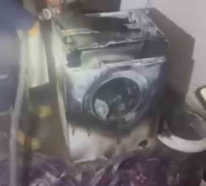 Muş’ta ev yangını korkuttu Muş’ta bir evde çıkan yangın itfaiye ekiplerinin hızlı müdahalesiyle kısa