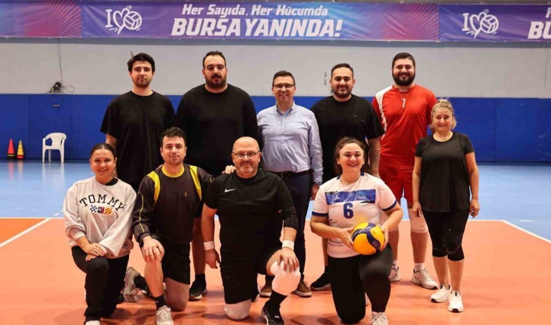 Nilüfer Belediyesi çalışanları filede ter döktü Nilüfer Belediyesi çalışanları, motivasyonu artırmak ve dayanışmayı güçlendirmek amacıyla düzenlenen