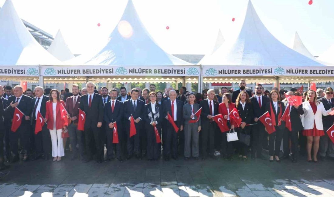 Cumhuriyet’in 102’nci yıl dönümü kutlamaları, Nilüfer’de Atatürk Anıtı’na çelenk konulmasıyla