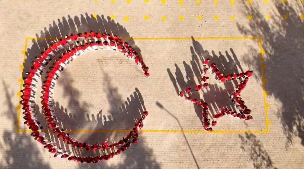 Elazığ’da bir ilkokulda 29 Ekim Cumhuriyet Bayramı kapsamında 120 öğrenci