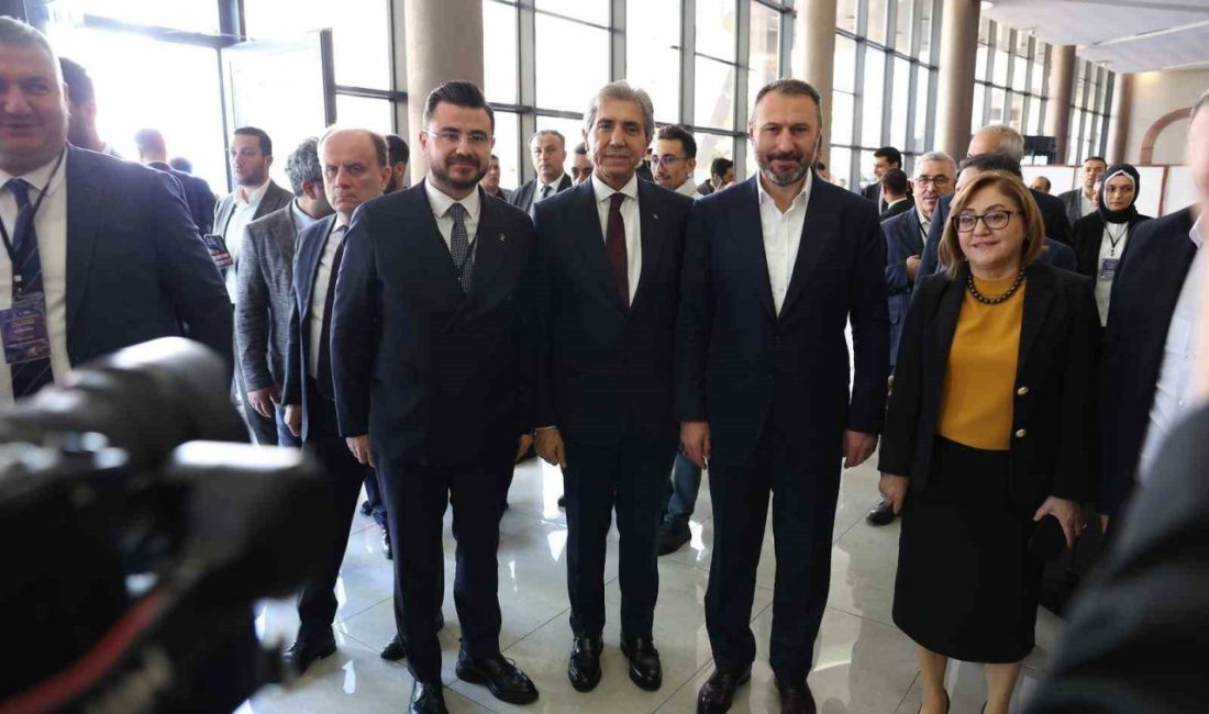Okandan, Gaziantep’te düzenlenen Yerel Yönetimler Başkanlığı Bölge Toplantısı’na katıldı AK Parti Kayseri İl Başkanı Hüseyin Okandan, 17-18-19 Ekim tarihlerinde