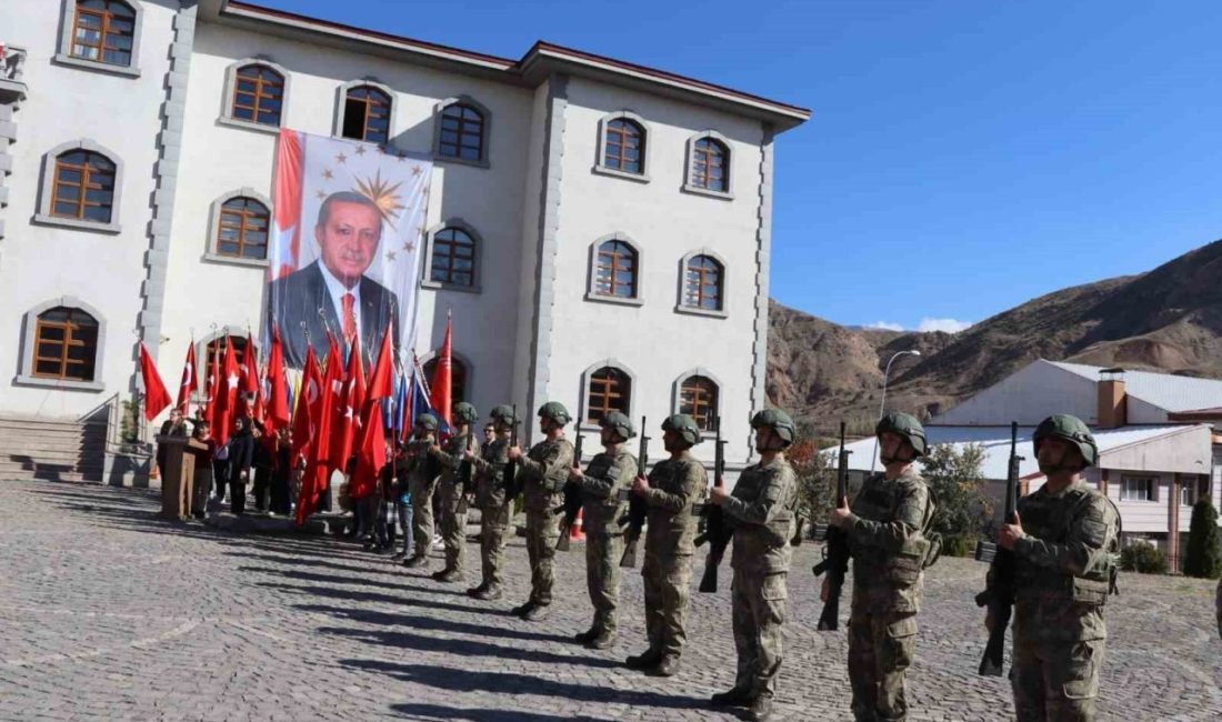 Erzurum’un Oltu ilçesinde Cumhuriyet Bayramı’nın 103. yıl dönümü vesilesiyle çelenk