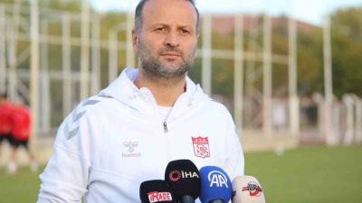 Özbelsan Sivasspor Teknik Direktörü Osman Zeki Korkmaz, bir gazetecinin “İstifa