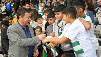 Osmangazi Belediyesi hayatında hiç Bursaspor maçını tribünden izlememiş 120 çocuğu