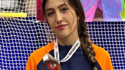 Osmangazi Belediyespor Taekwondo Takımı sporcularından Şevval Melek Kanbur, Selami Ateş