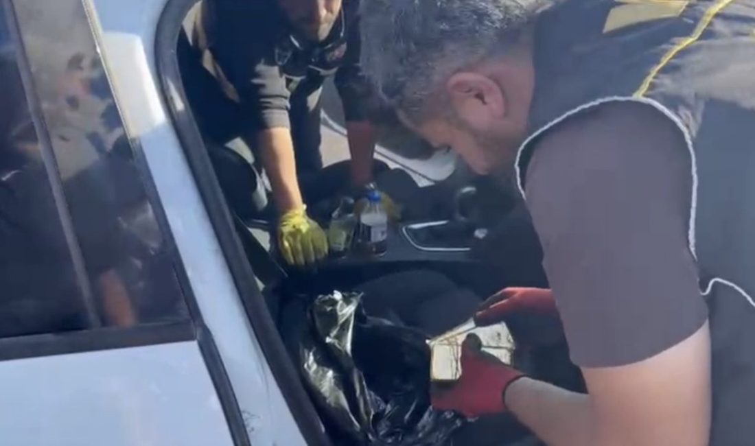 Osmaniye’de durdurulan araçta yasa dışı yollarla yurda sokulan 7 kilogram