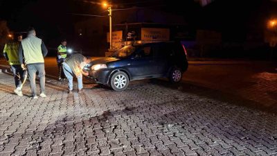Antalya’nın Gazipaşa ilçesinde otomobille çarpışarak yaralanan sürücü, motoskiletiyle kaza yerinden