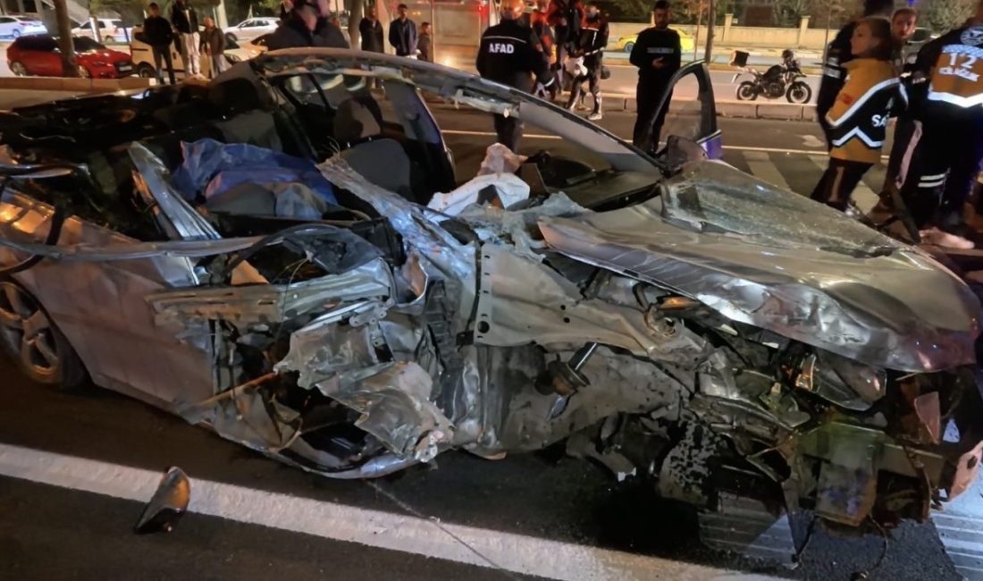 Otomobil tıra arkadan çarptı: 1 ölü 1 ağır yaralı Aksaray’da otomobilin tıra arkadan çarpma sonucu meydana gelen trafik kazasında