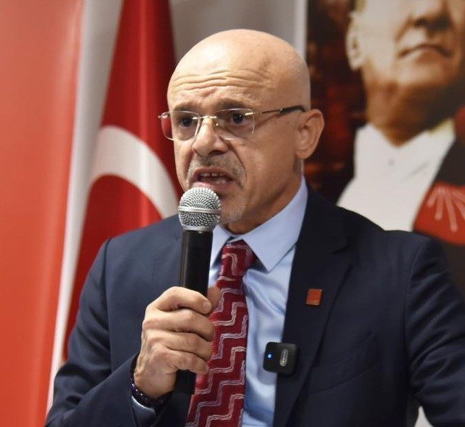 Özdağ, yeniden aday CHP Samsun İl Başkanı Mehmet Özdağ, ‘birlik, dayanışma ve mücadele’