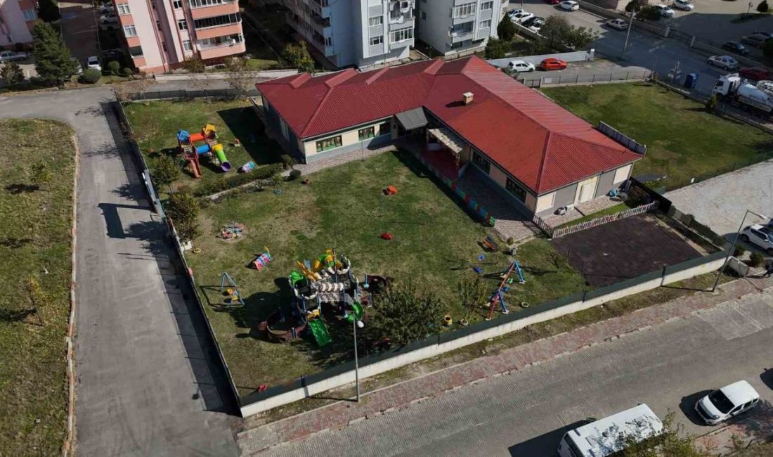 Özel kreşin öğretmeni çocuğa felaketi yaşattı: İddiaya göre öğretmen çocuğun kolunu ısırdı Edirne’de özel bir gündüz bakımevinde uyuyakalan 3 yaşındaki öğrenciyi, iddiaya