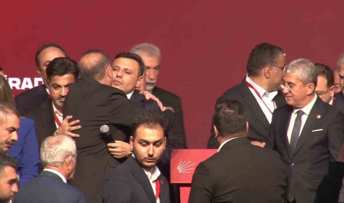 Özgür Çelik oy çokluğu ile yeniden CHP İstanbul İl Başkanı seçildi Yüksek Seçim Kurulu’nun (YSK) durdurma talebini reddederek planlandığı gibi yapılmasına