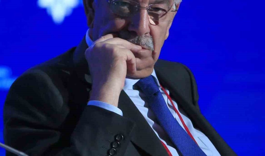 Pakistan Savunma Bakanı Khawaja Muhammed Asif, Afganistan ile gerçekleştirilen barış