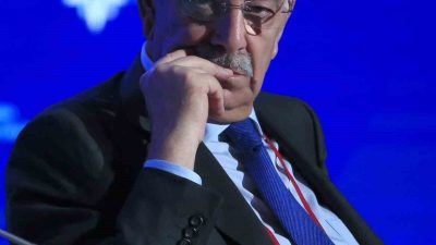 Pakistan Savunma Bakanı Khawaja Muhammed Asif, Afganistan ile gerçekleştirilen barış