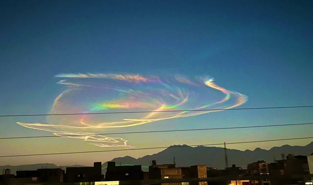 Pakistan’ın Belucistan eyaletindeki Ketta Vadisi üzerinde oluşan “ateş gökkuşağı” sıra