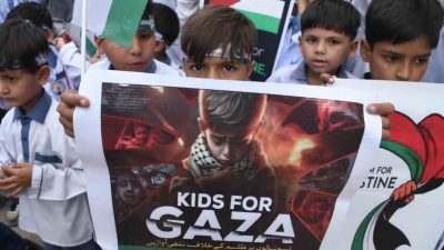 Pakistan’da binlerce kişi, İsrail’in Gazze Şeridi’ne yönelik iki yıldır devam