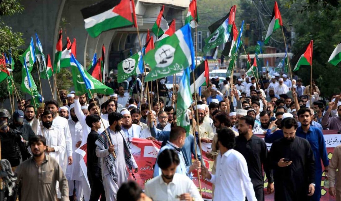Pakistan genelinde düzenlenen protestolarda İsrail güçlerinin Gazze‘ye uygulanan ablukayı kırmak