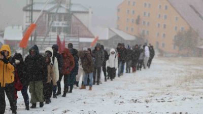 Atatürk Üniversitesi öğrencileri, 3 bin 176 metre yüksekliğindeki Palandöken Dağı’nın