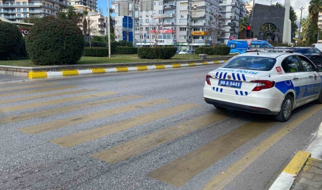 Aydın’ın Efeler ilçesinde para transfer aracının çarptığı genç kız yaralandı.