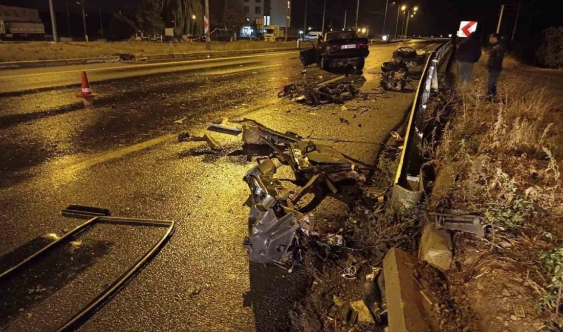 Parçalanan Tofaş’ta 1 kişi öldü, uzman çavuş ağır yaralandı Afyonkarahisar’da kontrolden çıkan tırın çarptığı ve parçalanan Tofaş otomobilde 1