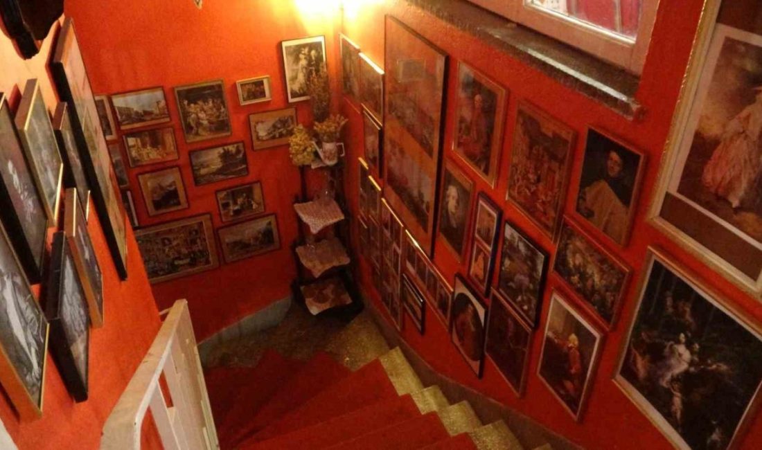 Bursa’da bir kafe, klasik bir kafeden çok geçmişi bugüne taşıyan