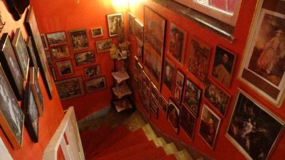 Bursa’da bir kafe, klasik bir kafeden çok geçmişi bugüne taşıyan