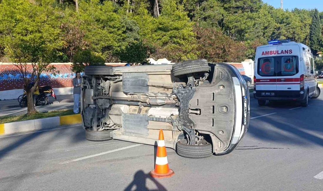 Antalya’nın Manavgat ilçesinde meydana gelen kazada yol kenarında park halindeki