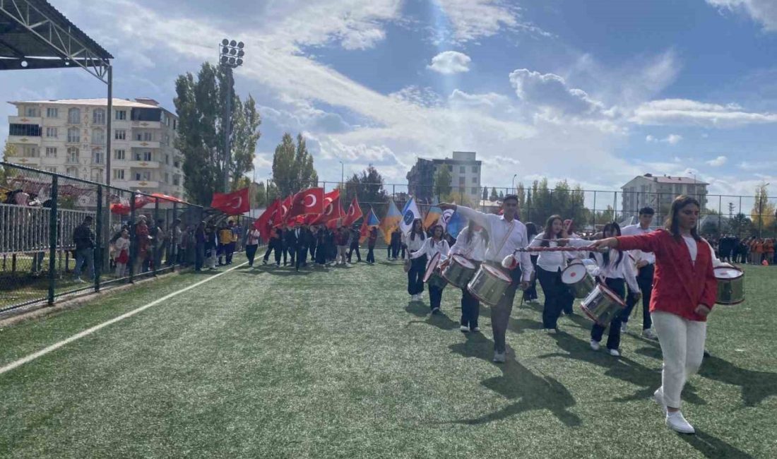 Ağrı’nın Patnos ilçesinde, Cumhuriyet’in ilanının 102. yılı düzenlenen törenlerle coşkuyla