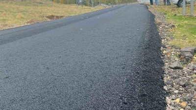 Ağrı’nın Patnos ilçesine bağlı Ziyaret Köyü yolunun 1,5 kilometrelik kesiminde