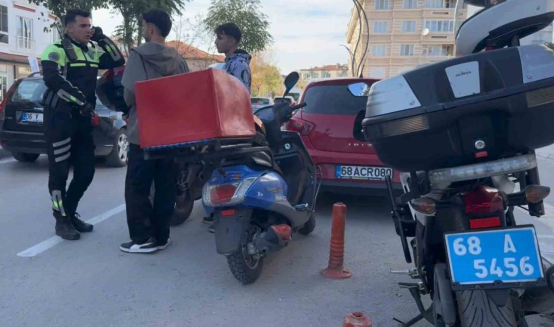 Aksaray’da plakasız, ehliyetsiz ve kasksız bindiği motosikletle trafik polisine yakalanan