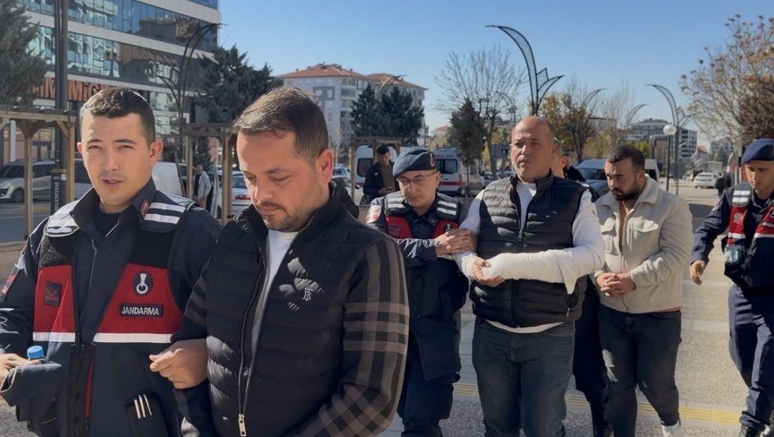 Aksaray’da sürücüden kimlik isteyen trafik polislerine karşı yapılan ve kameralara