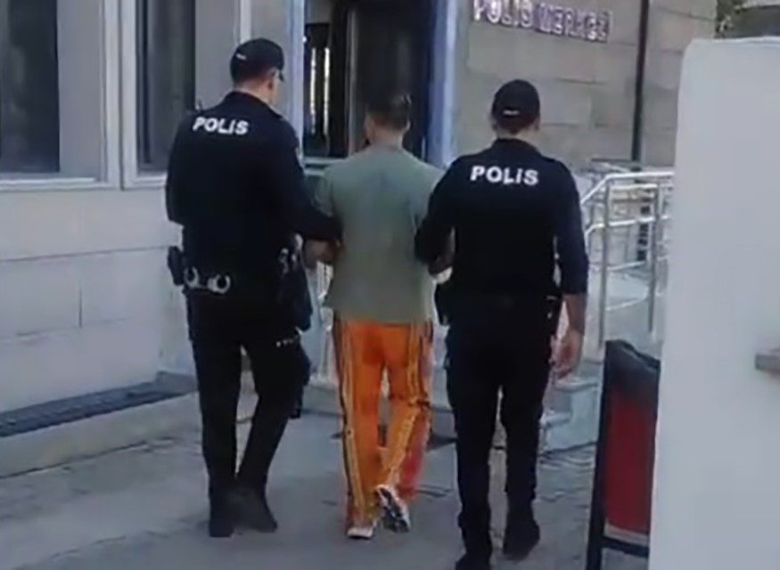 İzmir Karabağlar’da polisin ’dur’ ihtarına uymayarak kaçan şüpheli, 750 metrelik