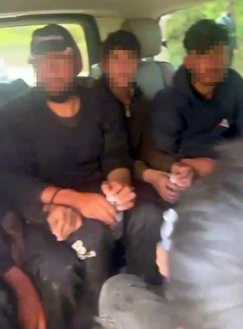 Sakarya’da polis ekipleri tarafından yapılan göçmen kaçakçılığı operasyonunda 3 organizatör