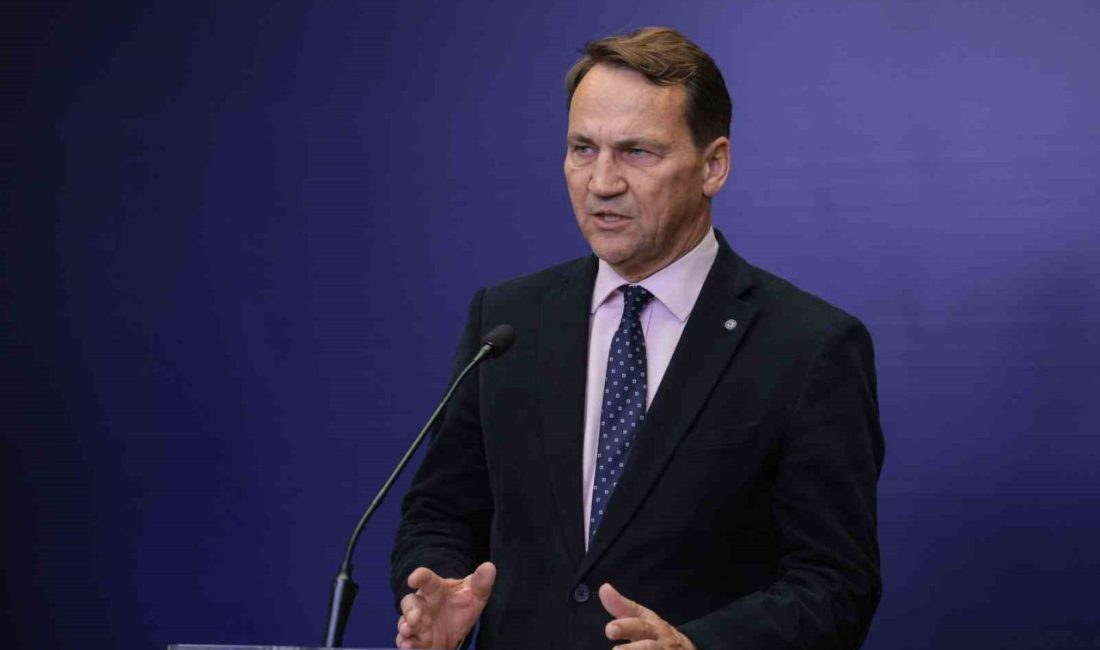 Polonya Dışişleri Bakanı Radoslaw Sikorski, ABD Başkanı Donald Trump ve