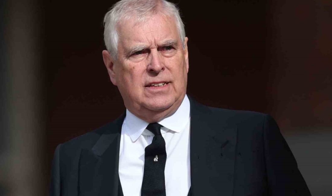 İngiltere Kraliyet ailesinden Prens Andrew, York Dükü unvanından feragat ettiğini