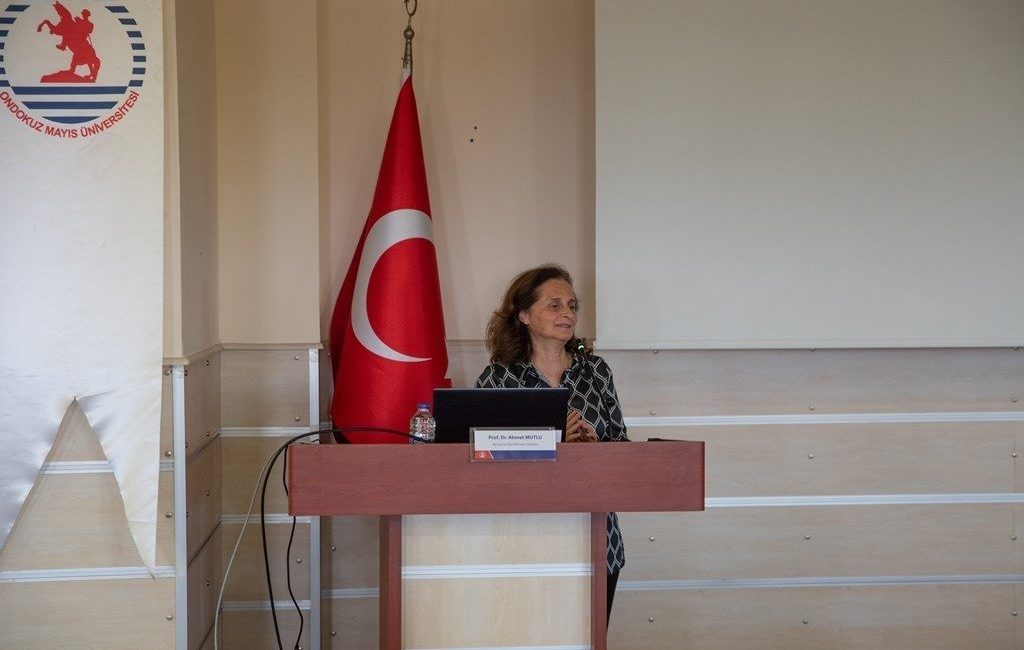 Prof. Dr. Kuleyin: “Üniversiteler, e-atık yönetiminde öncü rol üstlenmeli” Ondokuz Mayıs Üniversitesi’nde (OMÜ) düzenlenen “Elektronik Atık Yönetimi ve Üniversiteler”