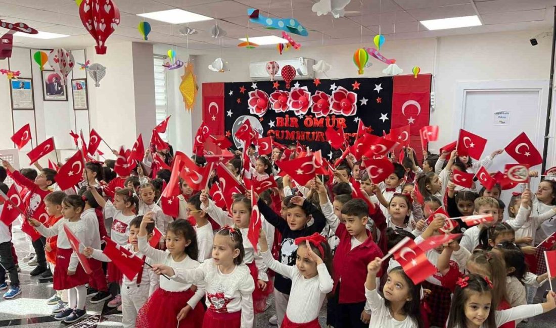 Pursaklar Belediyesi’ne bağlı Nezaket Okullarında, 29 Ekim Cumhuriyet Bayramı büyük