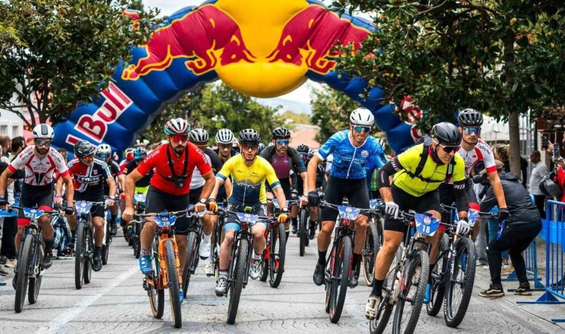 Red Bull Geç Kalma, bisiklet tutkunlarını Adalar’da bir araya getirdi.