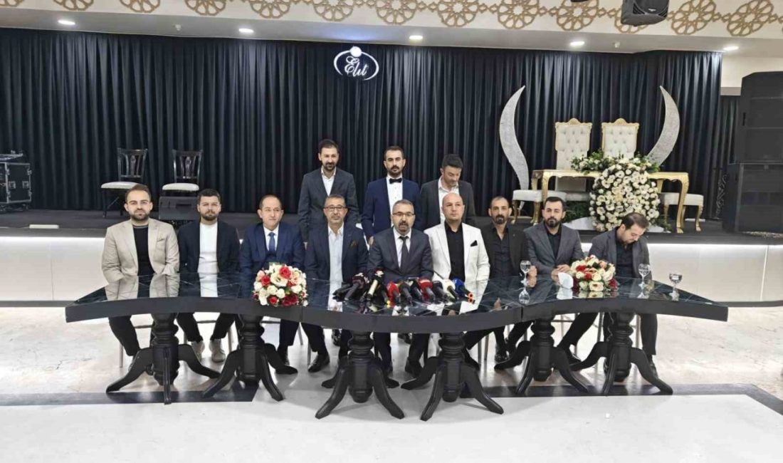 Refik Karakuzay, Kayseri Sarraflar ve Kuyumcular Derneği başkan adaylığını duyurdu Refik Karakuzay, Kayseri Sarraflar ve Kuyumcular Derneği’nin Kasım ayında yapılacak