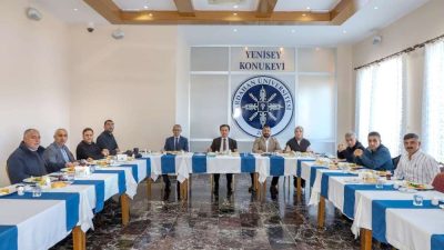 Ardahan Üniversitesi Rektörü Prof. Dr. Öztürk Emiroğlu, yerel basın mensuplarıyla