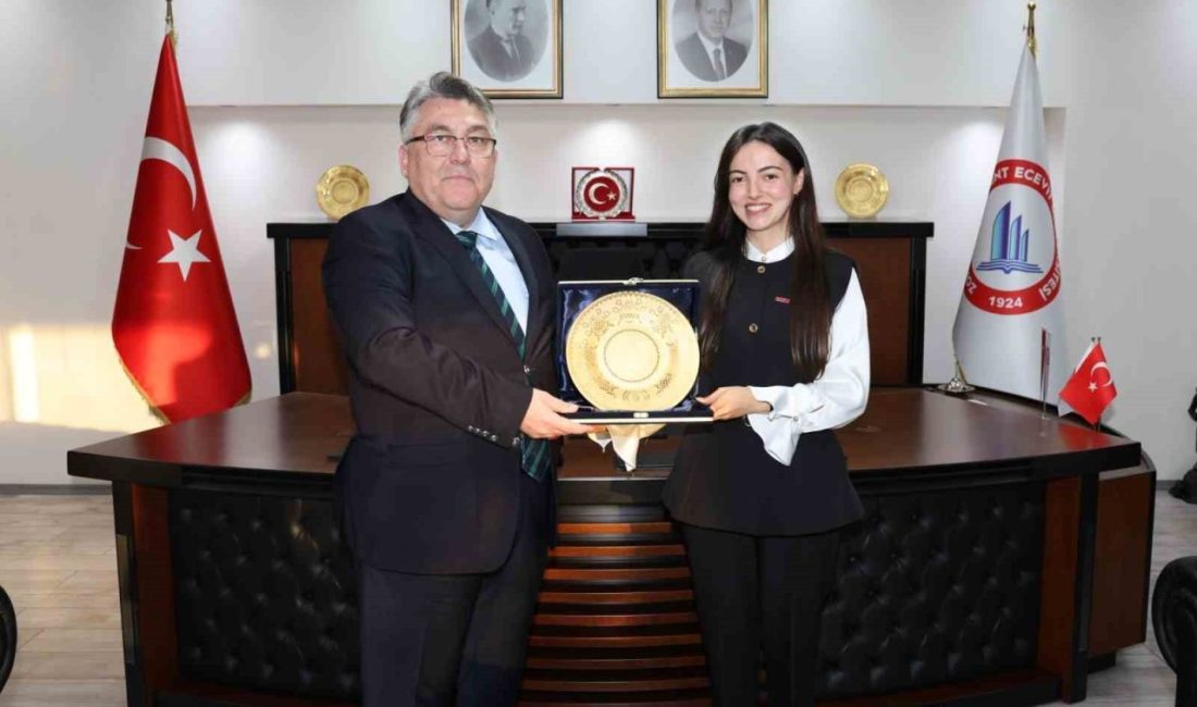 Rektör Özölçer “Yılın Doktora Tezi” ödülü sahibi Dr. Öğr. Üyesi Timur’u makamında kabul etti Zonguldak Bülent Ecevit Üniversitesi (BEUN) Rektörü Prof. Dr. İsmail Hakkı